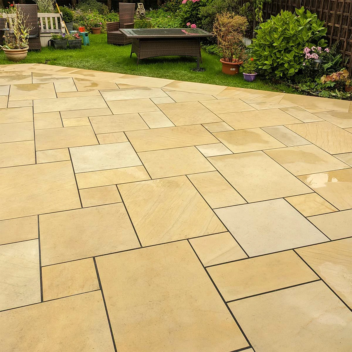 Sawn Mint Indian Sandstone Paving Slabs - Patio Kit - 20mm